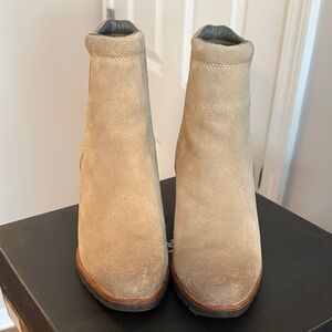 Elegant Tan Suede Ankle wedge Boots Sorel